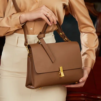  2023 Новая модная женская сумка Ручная сумка через плечо на одно плечо Летняя высококачественная маленькая квадратная сумка