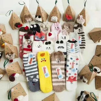  Трансграничная мода Милые мультяшные коралловые бархатные носки Леди Санта Носки Лось Mid-tube Напольные носки Теплое Рождество